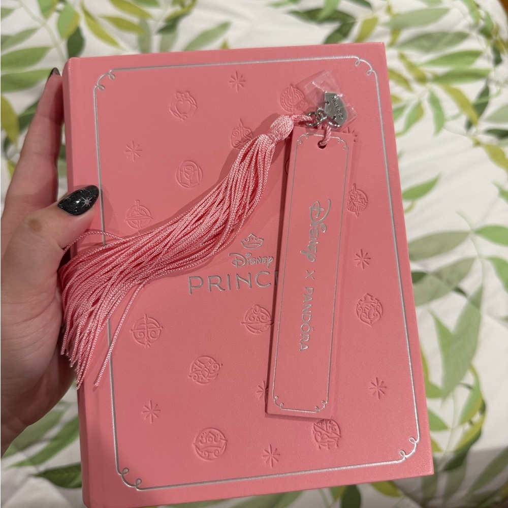 Disney Princess Pink Embossed jewelry box with removable bookmark - Picture 7 of 8